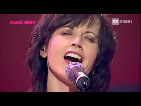 Dolores o'riordan (AVO session) Basel 2007          2007