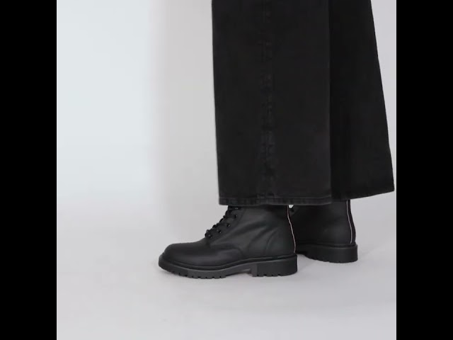 Video : LACE UP FLAT BOOT