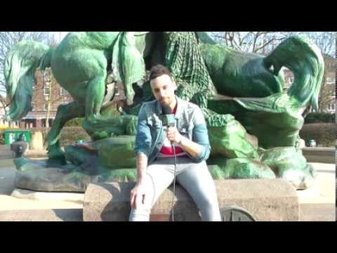 Danny Qasem (Barsbütteler SV) grüßt seine Mannschaft | ELBKICK.TV