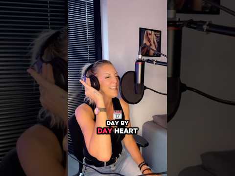 Singing my song “Dee Dee-Forever” on Acoustic piano ❤️#DeeDeeForever #Danceclassic