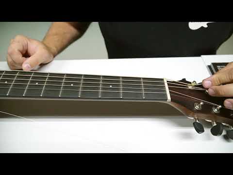 Jak skutecznie wymienić struny w gitarze akustycznej by się nie rozstrajała | Guitar Center PL
