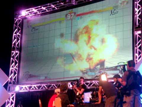 EVO 2011 Fan Perspective Videos - SSFIV AE Top 8 - BROKENTIER Latif (VIPER) vs. MCZ Daigo (YUN)