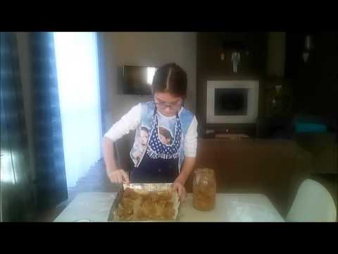 Oliwia zdobywa sprawność " Kuchcik" .