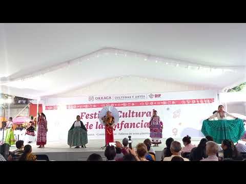 Presentación de aniversario de la Compañía folclórica tradicional Gubidxa en Oaxaca Capital.