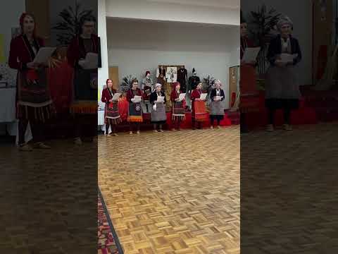 Grupa Esen sings Legnala Dana