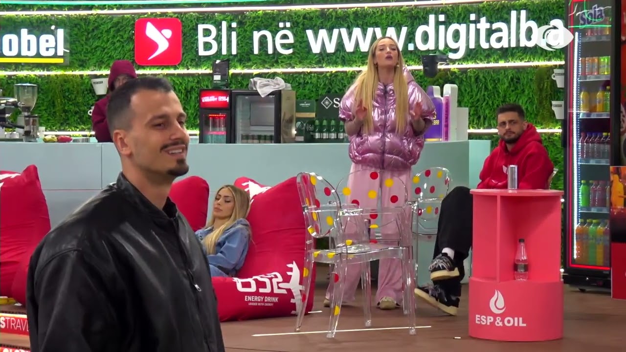 Ja more fytyrën familjes/ Debat mes Rogertit dhe Selin