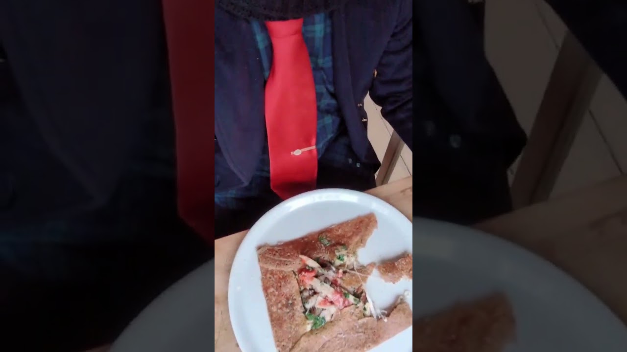 Отдых в Токио. Ем галет с грибами и песто в кафе в лесу Митака.