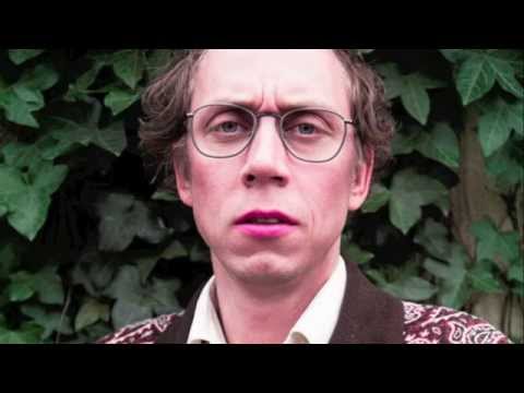 "Kringlan" Svensson hotar recensent och kulturchef. OBS! VARNING FÖR STARKT SPRÅK!