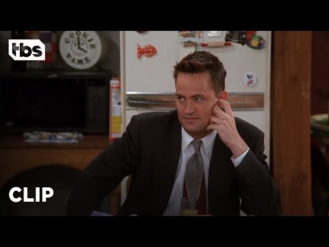 經典美劇《Friends 六人行》錢德勒親吻了所有女主角 (Season 5 Clip) | TBS