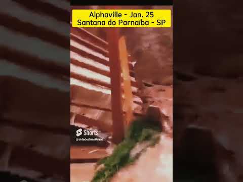 Chuva em Alphaville derruba muro