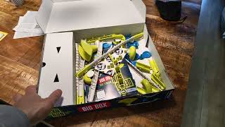 It's Fun & It Sticks To ANYTHING! Gecko Marble Run Review