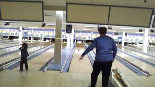 preview picture of video 'Duckpin bowling at White Oak Lanes in Silver Spring, Maryland (2 of 3)'