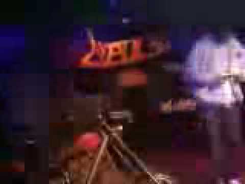 NG Ft Gazi-G Ajj mun mem gjyku Live Discotek Puls.wmv