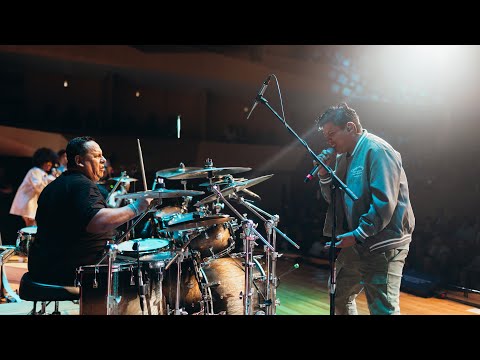 Álvaro López  & ResqBand - Solamente con Dios (En Vivo)