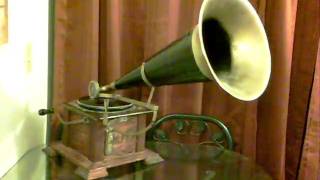 outside horn phonograph - Harry Hudson - Halfway to heaven