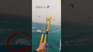 This was so close 🤯😱 Action of a Crazy Kitesurfer!