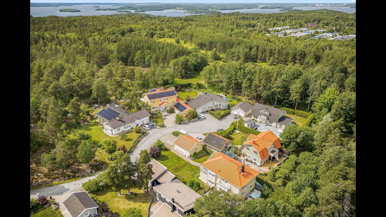 6 rum Villa på Krokivägen 12 Viksjö Hummelmora Järfälla kommun - video