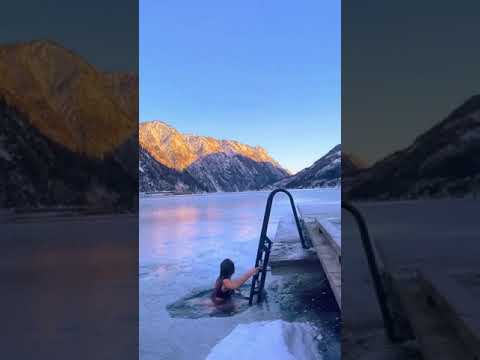 bath in ice ❄ in cold #funnymeme #memeofficial #norway #Switzerland how to bath in ice