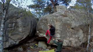 Video thumbnail of Kim Assis, 7a (sit). Fontainebleau