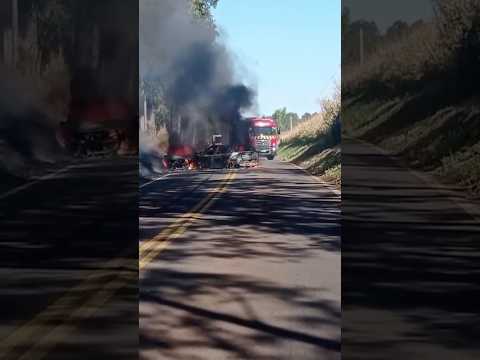 Acidente seguido de incêndio mobiliza bombeiros na PR-158 em Paranavaí