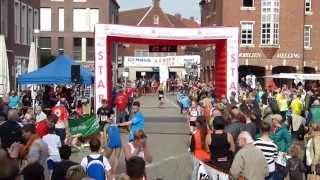 preview picture of video 'COESFELDER CITYLAUF _ 2014 11.10. 131238  - 1. Lauf 5 km _ Einlauf'