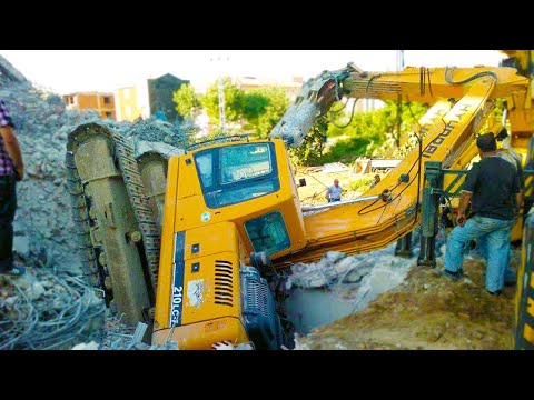 Wow !!! 20 Extreme Dangerous Excavator & Truck Operator Skills - Excavator Fails P35 -2022