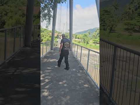 Na Ponte em Timboó - SC.