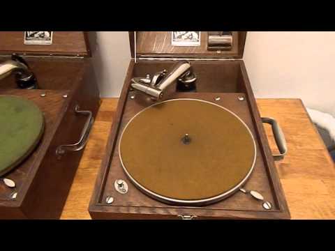 Victor VV-50 portable Victrola - a comparison of two different types