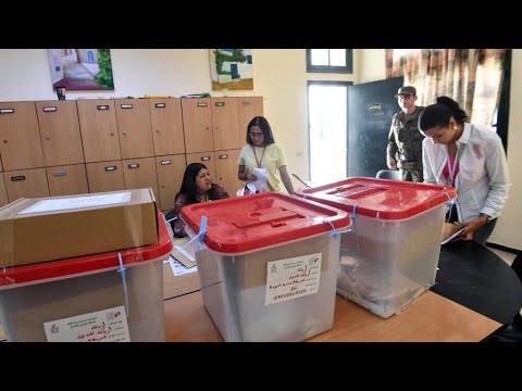 تونس ملايين الناخبين يصوتون لاختيار رئيسهم الجديد وقيس سعيّد أوفر المرشحين حظا • فرانس 24