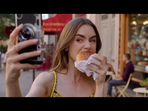 Emily in Paris scene