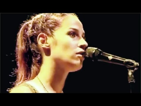 “9 Mois” (live) – Elisa Tovati