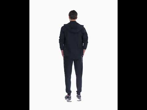 Urmăriți videoclipul