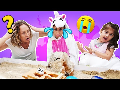 Spielspaß mit Nicole. Einhörner spielen auf dem Spielplatz. Spielzeug Video für Kinder