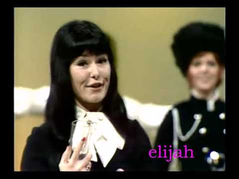 PETRA PASCAL.  WIE DAS GLAS IN MEINER HAND. GLORY TO ISRAEL and UKRAINE!