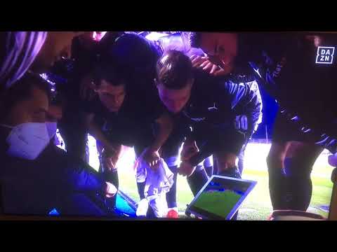 Borussia Mönchengladbach watching final minutes of Inter vs Donezk and celebrates