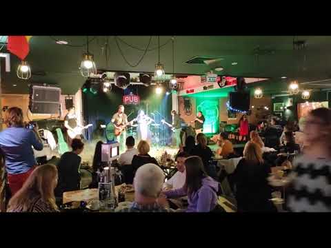 Trupa Zaibăr laThe PUB Universității. Niște olteni își făcură trupă.