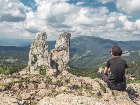 Pietrele Doamnei, vf Rarau si tunelul sapat in munte