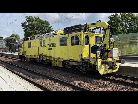 Infranord arbetståg passerar Hallsberg