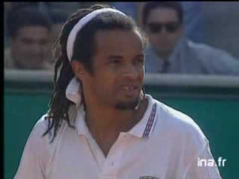 Yannick Noah "dialogue" avec un spectateur