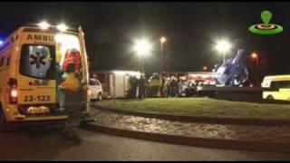 preview picture of video 'Dode en gewonde bij verkeersongeluk op rotonde Floralaan Asten'