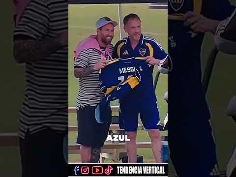 Messi disfrutaba de la Messicup y recibió la camiseta de boca #messi
