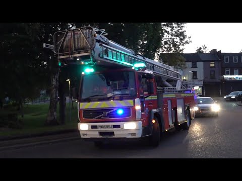 Oldham Hydraulic Platform Responding - Greater Manchester Fire & Rescue Service