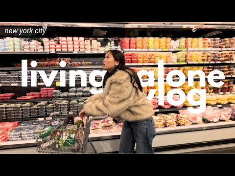 living alone vlog | 7am morning routine, 2026 vision board, nyc winter market, home cooked meals