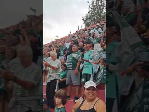 ""Los gatos no se cooomeeenn" Cargada de la hinchada de Sportivo Belgrano a los hinchas de " Barra: Los Mismos de Siempre &bull; Club: Sportivo Belgrano