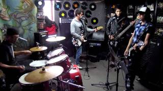 &quot;b-86&quot; Tokando la cancion &quot; Standing All Alone&quot; de la banda Not By Choice