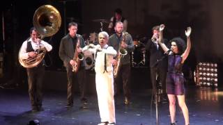 (HD) David Byrne and St. Vincent - Lazy - Beacon Theater - New York, NY - 9.26.12