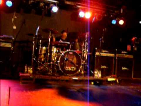 Y&T Mike Vanderhule Drum solo Cardiff 2010