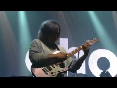 chon performs pitch dark but stuck on that one part