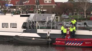 preview picture of video 'Schip botst tegen brug in Hasselt'