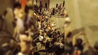 Dro, cittadini in piazza contro il raduno neonazista. Cori e bandiere: «Siamo tutti antifascisti»